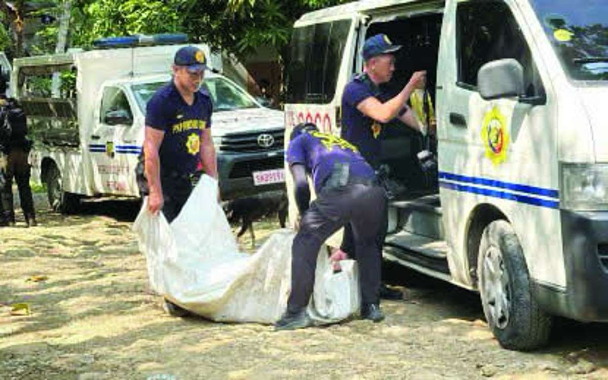 Police crime scene operatives carry the cadaver of one of the New People's Army (NPA) remnants in Barangay Salamanca, Toboso, Negros Occidental on April 20, 2026. National Task Force to End Local Communist Conflict Executive Director Undersecretary Ernesto Torres, Jr. says contrary to claims on the massacre of the 19 NPA members during the April 19 clash in Toboso, the communist insurgents were given every opportunity to surrender, but they refused. (Cheng Santillan photo)