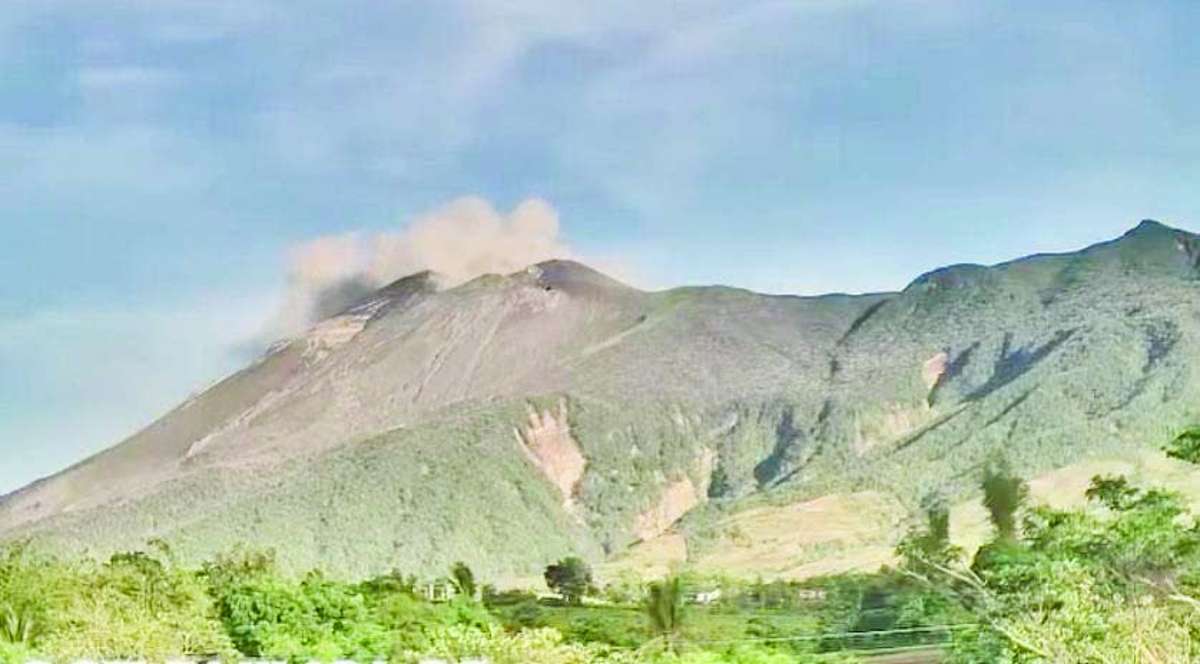 The Philippine Institute of Volcanology and Seismology recorded ash emissions from Kanlaon Volcano's summit crater at 5:32 a.m. and 6:01 a.m. yesterday, May 5, 2026. This generated grayish plumes that rose to 800 meters above the crater. (Phivolcs / Facebook screengrab)