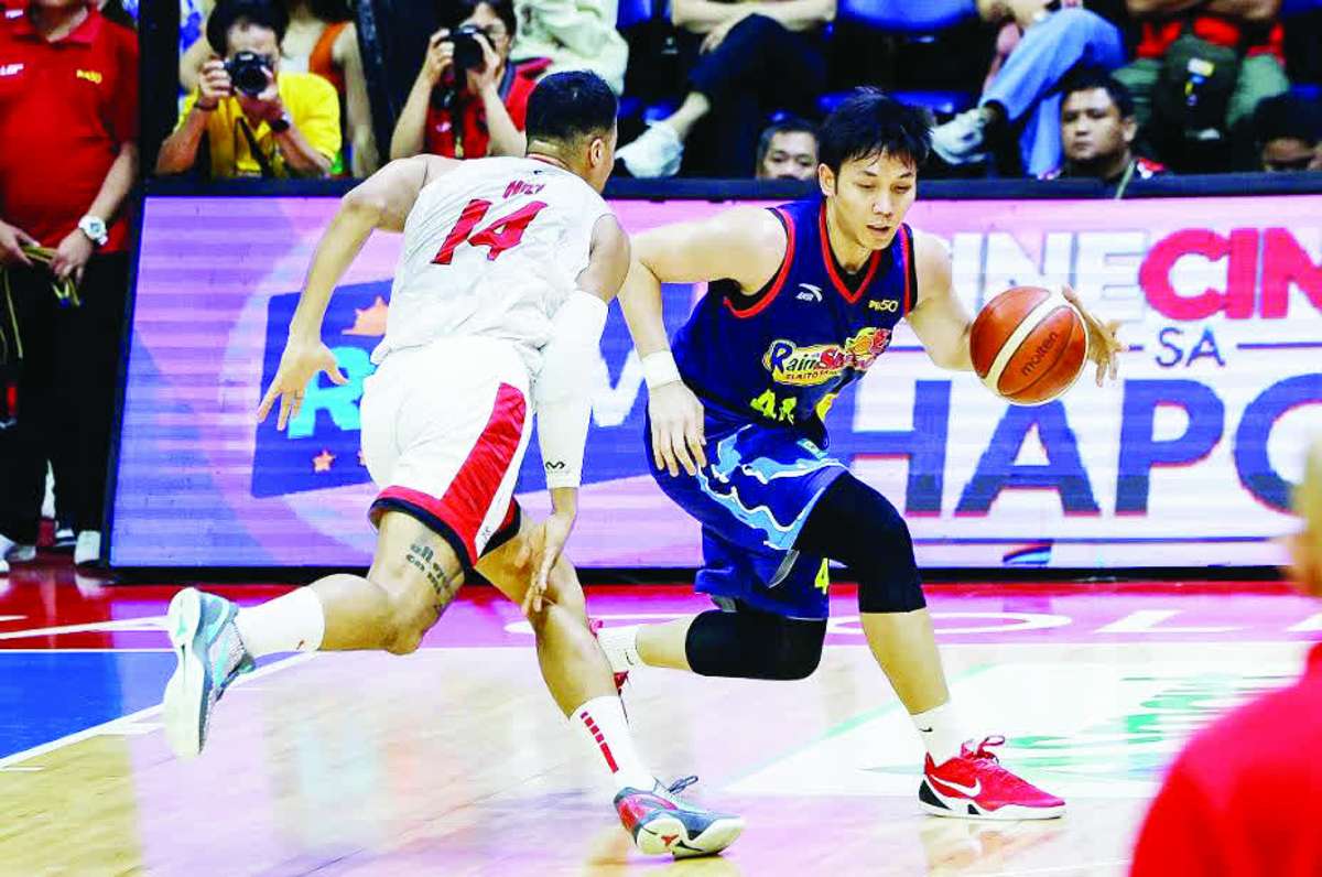 Rain or Shine Elasto Painters rookie Christian Manaytay (right) against Barangay Ginebra San Miguel Kings’ Stephen Holt in Game 4 of the PBA Season 50 Commissioner’s Cup semifinals. (PBA Images)