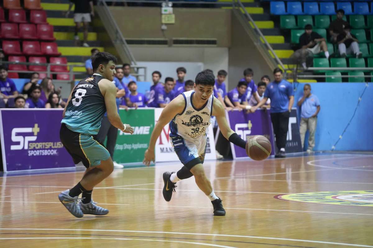 Shaq Alanes strikes for the Valenzuela Darkhorse against the Negros Hacienderos. (MPBL photo)