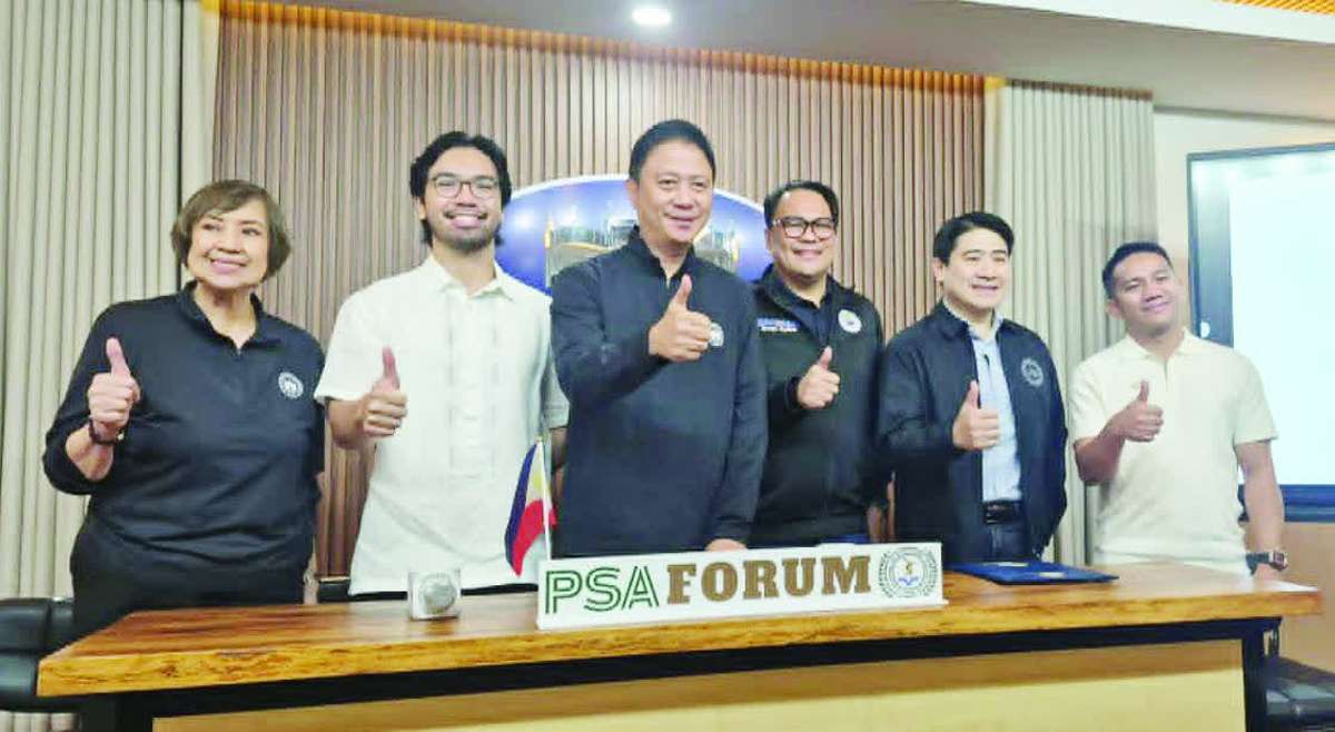 Bacolod Mayor Greg Gasataya (third from right) along with officials from the Philippine Sports Commission during the Philippine Sportswriters Association forum on the city’s hosting of Batang Pinoy this December. (PSA / Handout)