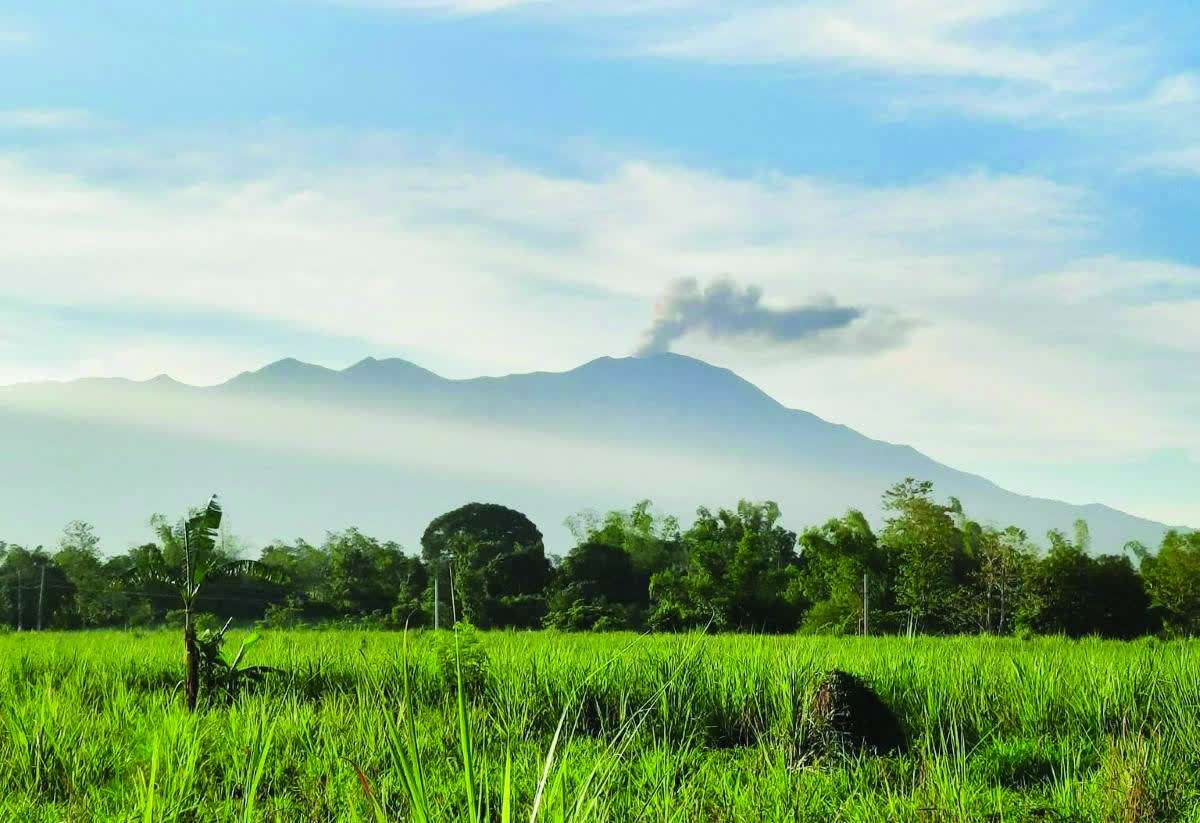 Volcanic ash can be seen rising out of the summit crater of Kanlaon Volcano in this photo taken at 6:05 a.m. on Saturday, June 6, 2026, in Barangay Ma-ao, Bago City, Negros Occidental. Alert Level 2 prevails over Kanlaon as it shows moderate level of volcanic unrest, the Philippine Institute of Volcanology and Seismology says. (Israel Malunes photo)
