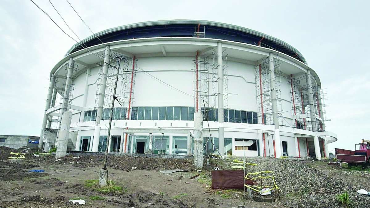 The Bacolod MassKara Coliseum, now 76 percent complete, is expected to be completed this October. The coliseum, which can accommodate at least 12,000 people, will be a potential venue for future international sporting events. The project has a budget of more than P850 million. (Aksyon Radyo Bacolod photo)