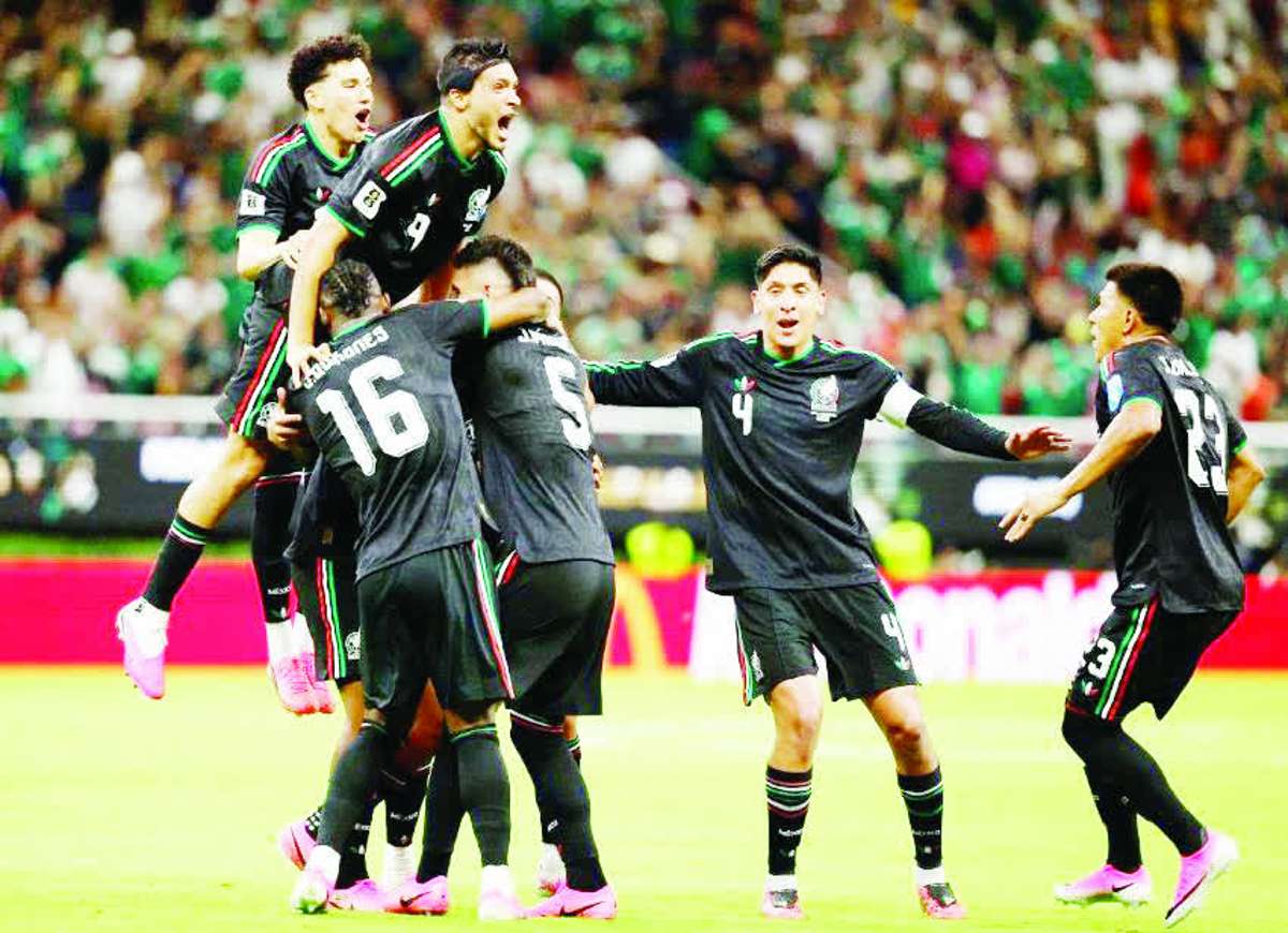 Mexico's midfielder Luis Romo celebrates with teammates scoring his team's first goal during the 2026 World Cup Group A football match between Mexico and South Korea at the Guadalajara Stadium in Zapopan. (Ulises Ruiz / AFP photo)
