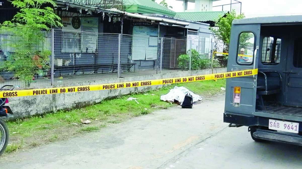 The female jail visitor succumbed to a fatal wound on her left jaw after she was shot while riding a rented tricycle outside the Negros Occidental District Jail. (dyHB RMN photo)