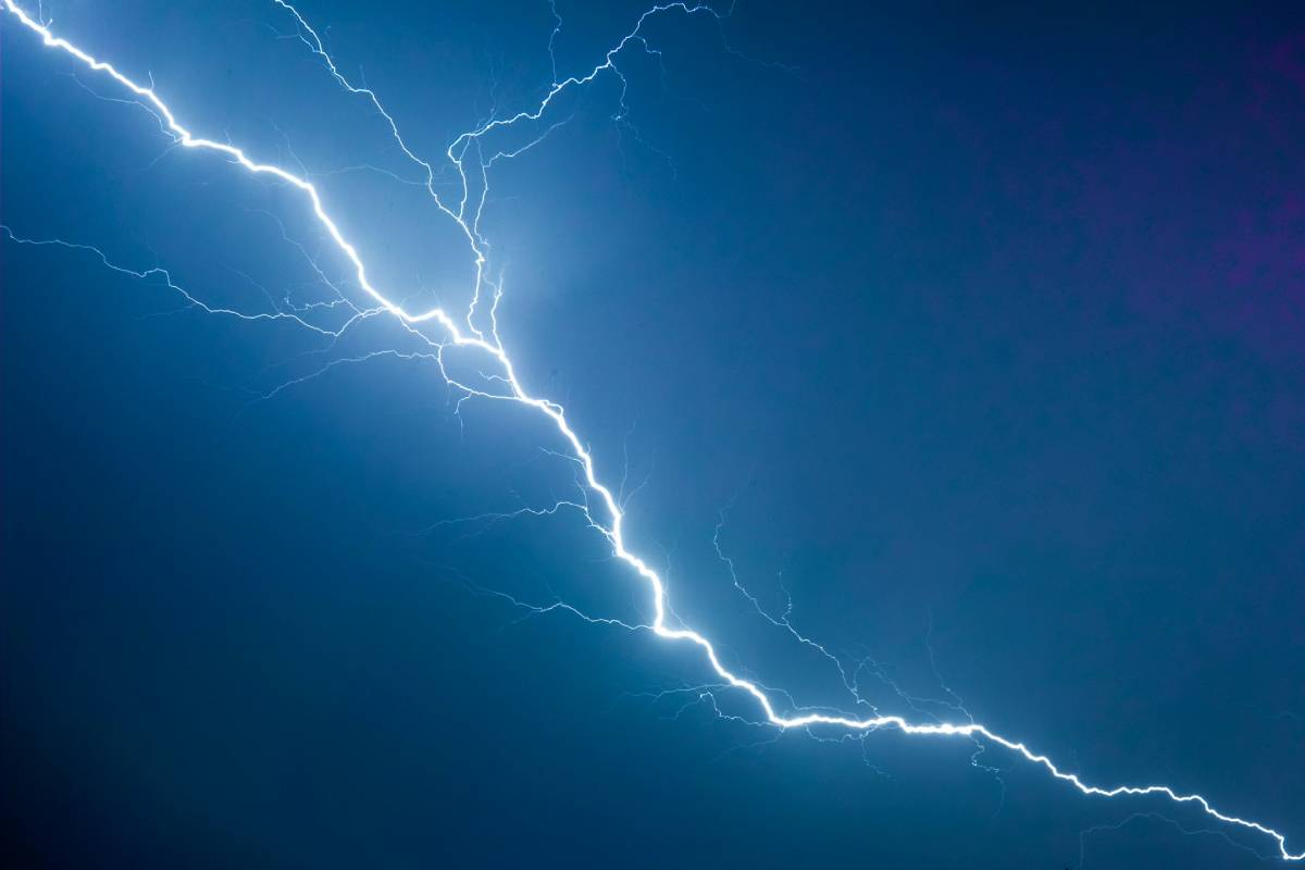 Lightning strikes fisherman; body found off Guimaras shore
