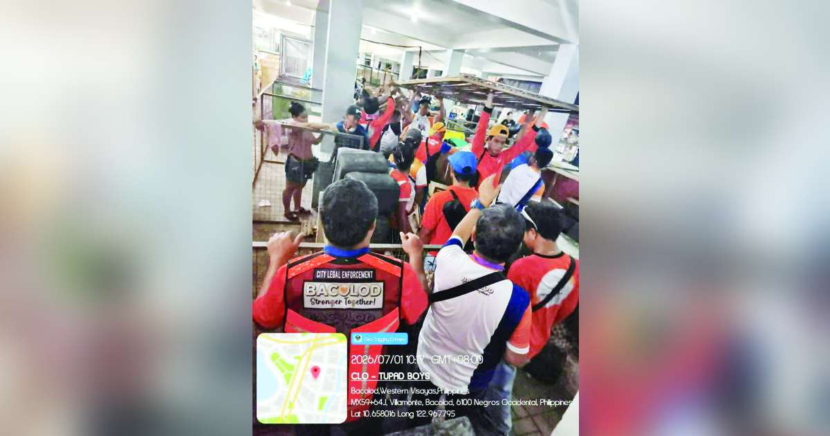 The Bacolod City Legal Office’s enforcement team evicted an estimated 40 individuals from the annex building of Libertad Market after finding the structure unfit for commercial use. (CLO photo)