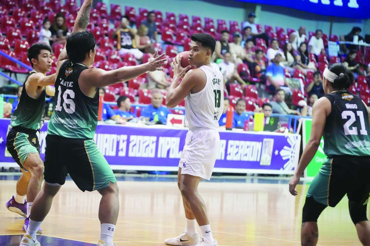Elmer Echavez strikes hard for the Cebu Greats against the Negros Hacienderos. (MPBL photo)