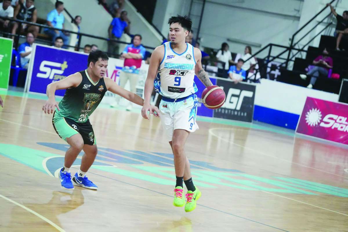 Leland Estacio shines for the Sarangani 10ACT Marlins against the Negros Hacienderos. (MPBL photo)